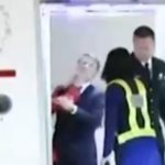 Mundo: Imagen manotazo de Esposa a de Emmanuel Macron recorrió el mundo.
